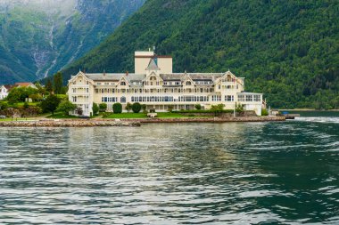 Balestrand 'daki Kviknes Oteli' nde 16 Ağustos 2025 'te. 18. yüzyıl Oteli, Sognefjord 'un çevresini saran muhteşem manzaralar sunuyor..