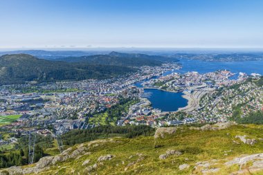 Norveç Ulriken Dağı 'ndan Bergen' in panoramik görüntüsü