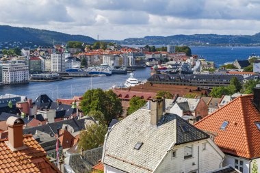 Norveç 'in en büyük ikinci şehri olan Bergen' in manzarası.