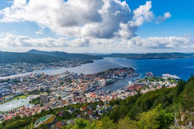 Norveç Ulriken Dağı 'ndan Bergen' in görüntüsü