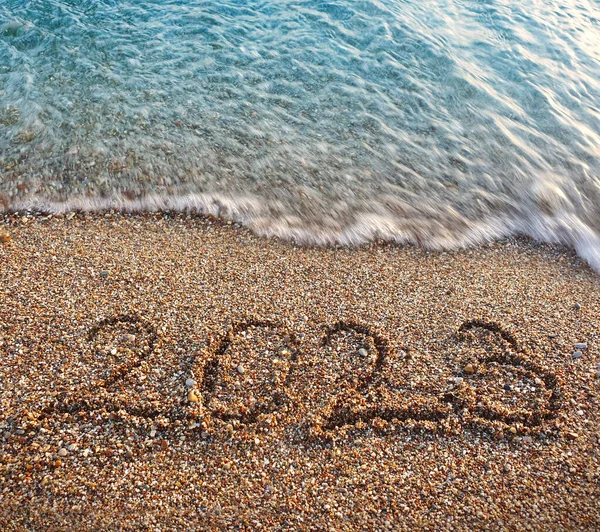 Hyvää Uutta Vuotta 2023 Teksti Meren Rannalla Käsin Kirjoitettu Kirjoitus — kuvapankkivalokuva
