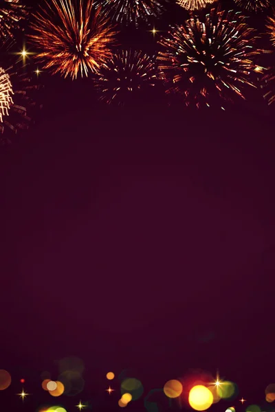 Színes Tűzijáték Vörös Háttérrel Újévi Háttér — Stock Fotó
