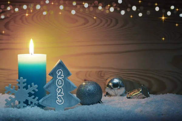 Adventskerzen Und Weihnachtsdekoration Isoliert Auf Grauem Hintergrund 2023 Weihnachten Hintergrund — Stockfoto