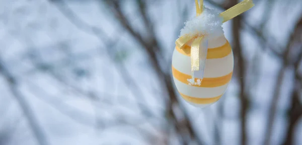 White Easter Egg Hanging Branch Tree — Stock Photo, Image
