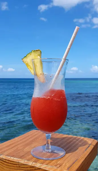 Stranden Cocktail Med Citron Karibiska Stranden Royaltyfria Stockfoton