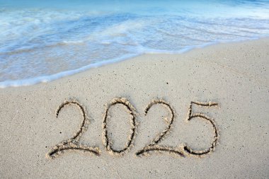 Güzel beyaz kumsalda el yazısı 2025.