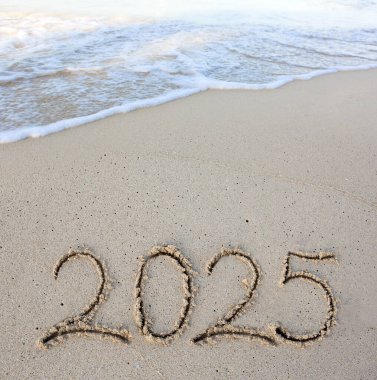 Güzel beyaz kumsalda el yazısı 2025.