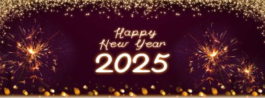 2025 Yeni Yıl harfi gece gökyüzünde ve Bengal kırmızı ışıkta parlıyor.