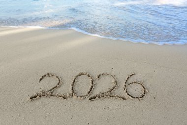 Güzel beyaz kumsalda el yazması 2026.