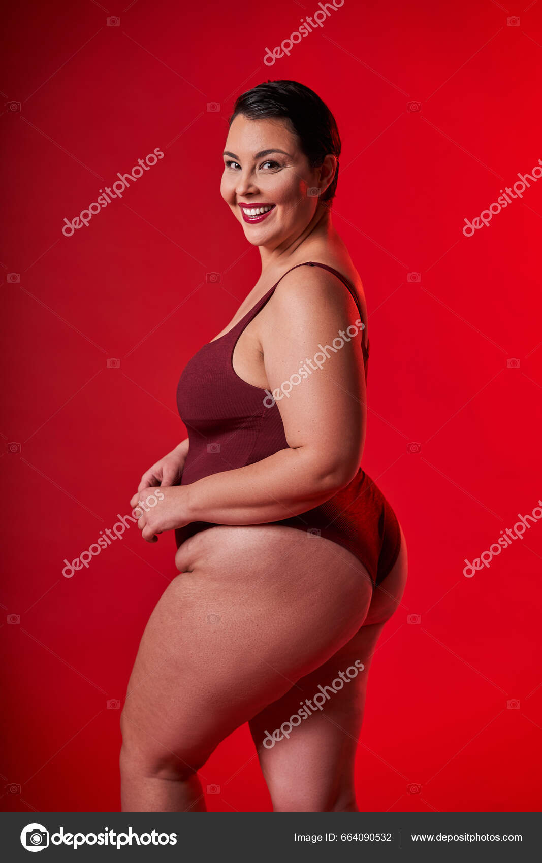 Size Model Profile Portrait Half Turned Smiling Lady Underwear Standing  Stock Photo by ©iakovenko123 664090532