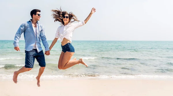 Vakantie Romantisch Liefde Jong Gelukkig Glimlach Paar Huwelijksreis Reis Reis — Stockfoto