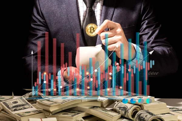 Επιτυχής Επιχειρηματίας Επενδυτής Που Κατέχει Bitcoin Trading Graph Money Block — Φωτογραφία Αρχείου
