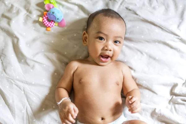 Retrato Feliz Sonrisa Asiática Bebé Niño Relajante Mirando Camera Cute —  Fotos de Stock
