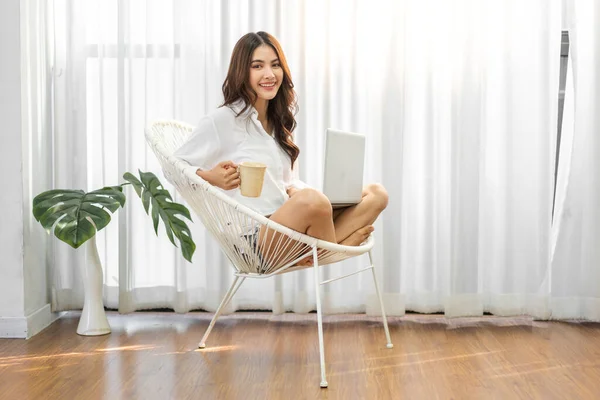 Young Smiling Happy Beautiful Asian Woman Relaxing Using Laptop Computer — Stock Photo, Image