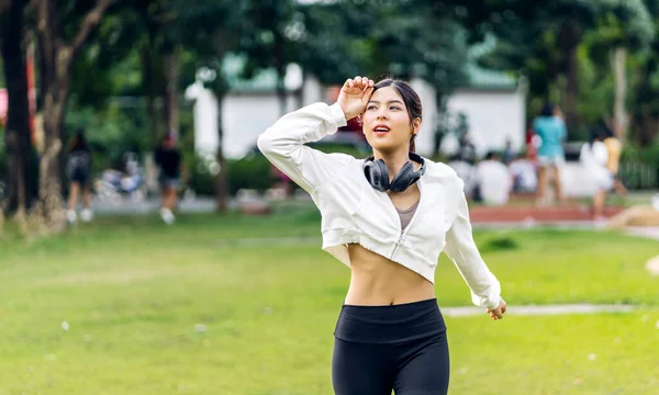 Portrait Olahraga Olahraga Asia Tubuh Wanita Ramping Pemanasan Dalam Pakaian — Stok Foto