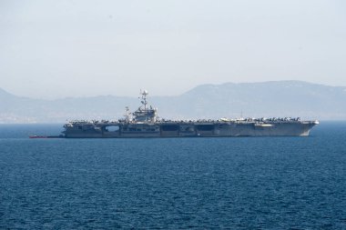 Amerikan askeri uçak gemisi Nimitz USS Harry S. Truman, Napoli Körfezi 'ndeki bir tatbikat sırasında Amerikan savaş gemisi en son altı yıl önce körfezde görüldü. Napoli, İtalya, 11 Mayıs 2022. 