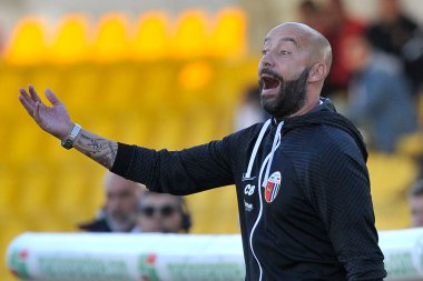 Ascoli 'li Cristian Bucchi, İtalya SerieB Ligi maçında Benevento - Ascoli final maçı, Benevento 1, Ascoli 1, Ciro Vigorito Stadyumu' nda oynandı..