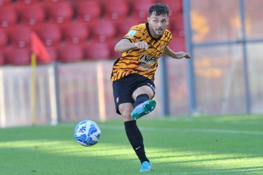 Ascoli 'li Marcel Bchel, İtalya SerieB Ligi maçında Benevento - Ascoli final maçı, Benevento 1, Ascoli 1, Ciro Vigorito Stadyumu' nda oynandı.