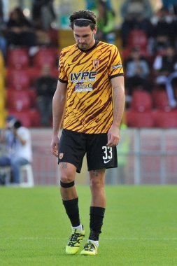 Benevento 'nun Maxime Leverbe oyuncusu, Benevento - Ascoli final maçı Benevento 1, Ascoli 1, Ciro Vigorito Stadyumu' nda oynanan maç sırasında.