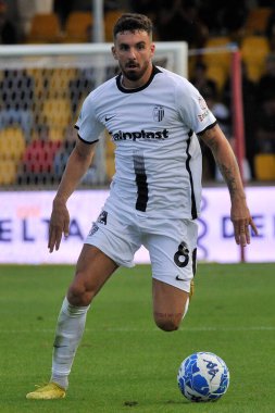 Ascoli 'nin Fabrizio Caligara oyuncusu, İtalya SerieB Ligi' nin Benevento - Ascoli final maçı sırasında, Benevento 1, Ascoli 1, Ciro Vigorito Stadyumu 'nda oynandı..