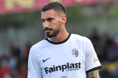 Ascoli 'den Nicola Falasco, İtalya SerieB Ligi maçında Benevento - Ascoli final maçı, Benevento 1, Ascoli 1, Ciro Vigorito Stadyumu' nda oynandı..