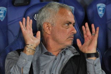 Jos Mourinho 'nun Roma teknik direktörü, İtalya SerieA İtalya şampiyonası sırasında Empoli' nin Romanlara karşı oynadığı final maçı, Empoli 1, Roma 2, Carlo Castellani Stadyumu 'nda oynanan karşılaşma.