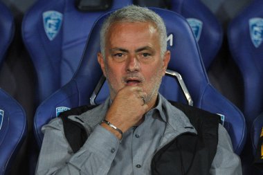 Jos Mourinho 'nun Roma teknik direktörü, İtalya SerieA İtalya şampiyonası sırasında Empoli' nin Romanlara karşı oynadığı final maçı, Empoli 1, Roma 2, Carlo Castellani Stadyumu 'nda oynanan karşılaşma.