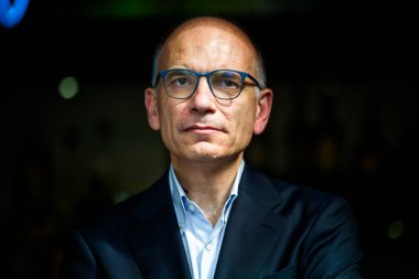 İtalyan cumhuriyetinin Enrico Letta milletvekili, 25 Eylül 'de yapılacak seçimlerden önce Caserta' da vatandaşlarla yaptığı bir toplantıda,.