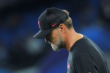 Napoli 'nin Franck Anguissa oyuncusu Liverpool' un Thiago Alcntara oyuncusu, Napoli - Liverpool final maçı sırasında, Napoli - Liverpool 1, Diego Armando Maradona Stadyumu 'nda oynandı.