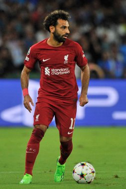 Liverpool 'lu Mohamed Salah oyuncusu, Napoli - Liverpool final maçı sırasında, Napoli 4, Liverpool 1, Diego Armando Maradona Stadyumu' nda oynandı..
