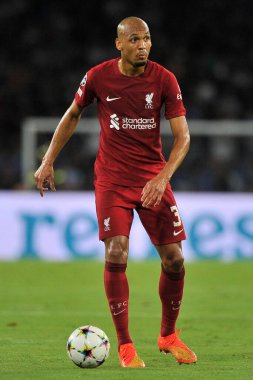 Liverpool 'lu Fabinho oyuncusu, Uefa Şampiyonlar Ligi maçında Napoli - Liverpool final maçı, Napoli 4, Liverpool 1, Diego Armando Maradona Stadyumu' nda oynandı..