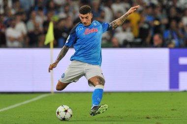 Napoli 'den Giovanni Di Lorenzo, Napoli - Liverpool final maçı sırasında Diego Armando Maradona Stadyumu' nda oynandı.. 