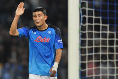 Napoli 'nin Ki Minjae oyuncusu, Napoli - Rangers final maçı sırasında, Napoli 3, Rangers 0, Diego Armando Maradona Stadyumu' nda oynandı..