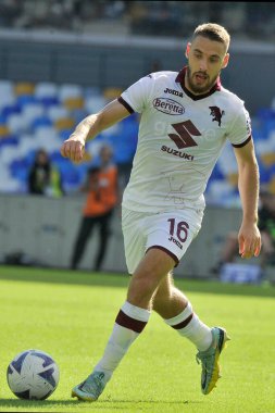 Torino 'dan Nikola Vlasiç, İtalya Serie A Ligi maçında Napoli, Torino 3, Torino 1, Diego Armando Maradona Stadyumu' nda oynandı..
