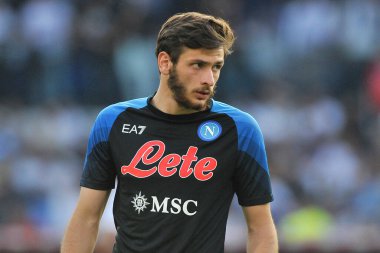 Napoli 'nin Khvicha Kvaratskhelia oyuncusu, Napoli - Bologna final maçı sırasında, Napoli 3, Bologna 2, Diego Armando Maradona Stadyumu' nda oynandı..