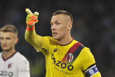 Bologna 'dan Ukraynz Skorupski, İtalya' da oynanan maçta Napoli - Bologna final maçı, Napoli 3, Bologna 2, Diego Armando Maradona Stadyumu 'nda oynandı.