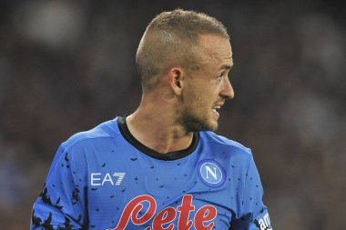 Napoli 'li Stanislav Lobotka oyuncusu, Napoli - Bologna final maçı sırasında Diego Armando Maradona Stadyumu' nda oynandı..