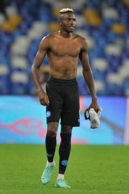 Napoli 'nin Victor Osimhen oyuncusu, İtalya serisi şampiyonasında Napoli, Bologna final maçında, Napoli 3, Bologna 2, Diego Armando Maradona Stadyumu' nda oynandı..