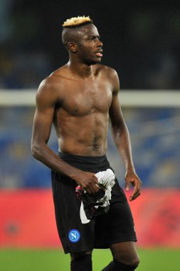 Napoli 'nin Victor Osimhen oyuncusu, İtalya serisi şampiyonasında Napoli, Bologna final maçında, Napoli 3, Bologna 2, Diego Armando Maradona Stadyumu' nda oynandı..