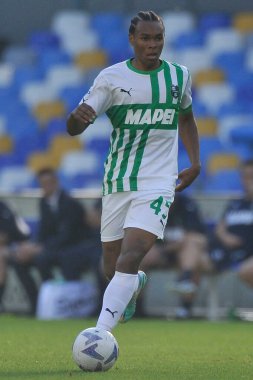 Sassuolo 'lu Armand Laurient, Napoli ile Sassuolo arasındaki İtalyan Serie A ligi maçında, Napoli 4, Sassuolo 0, Diego Armando Maradona Stadyumu' nda oynandı.