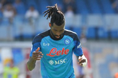 Napoli 'li Frank Anguissa, Napoli ile Spezia arasındaki İtalyan Serie A ligi maçında, Napoli 1, Spezia 0, Diego Armando Maradona Stadyumu' nda oynandı..