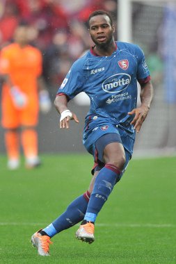 Salernitana 'nın Lassana Coulibaly oyuncusu, İtalya Serie A Ligi maçında Salernitana ve Cremonese arasındaki final maçı, Salernitan 2, Cremonese 2, Arechi Stadyumu' nda oynandı..