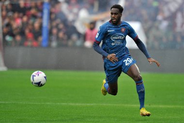 Salernitana 'nın Boulaye Dia oyuncusu, İtalya Serie A Ligi' nde Salernitana ile Cremonese arasında oynanan final maçı, Salernitan 2, Cremonese 2, Arechi Stadyumu 'nda oynandı..