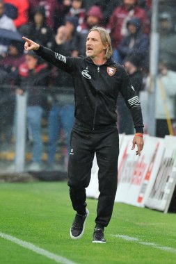 Salernitana 'nın Davide Nicola koçu, İtalya Serie A Ligi maçında Salernitana ile Cremonese arasında oynanan final maçı, Salernitan 2, Cremonese 2, Arechi Stadyumu' nda oynanan maç..