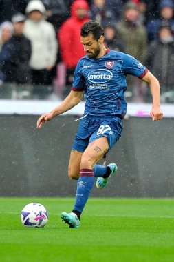 Salernitana 'lı Antonio Candreva, İtalya Serie A Ligi maçında Salernitana ile Cremonese arasındaki final maçı, Salernitan 2, Cremonese 2, Arechi Stadyumu' nda oynandı..