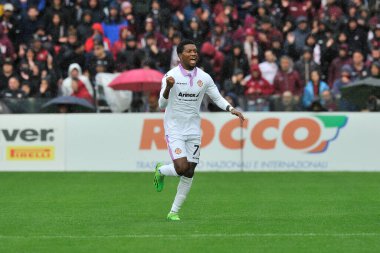 Cremonese 'den David Okereke, İtalyan Serie A Ligi maçında Salernitana ile Cremonese arasındaki final maçı, Salernitan 2, Cremonese 2, Arechi Stadyumu' nda oynanan maç..