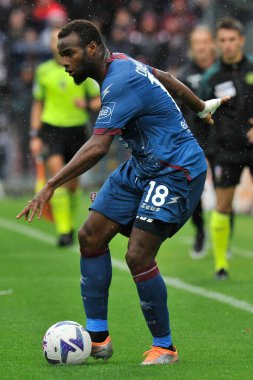 Salernitana 'nın Lassana Coulibaly oyuncusu, İtalya Serie A Ligi maçında Salernitana ve Cremonese arasındaki final maçı, Salernitan 2, Cremonese 2, Arechi Stadyumu' nda oynandı..