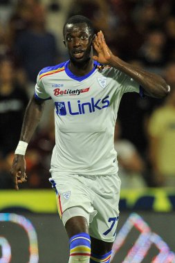 Lecce 'nin Assan Ceesay oyuncusu, İtalya Serie A Ligi maçında Salernitana ile Lecce arasındaki final maçı, Salernitana 1, Lecce 2, Arechi Stadyumu' nda oynandı..