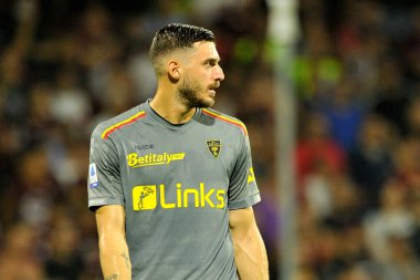 Lecce 'den Wladimiro Falcone, İtalya Serie A Ligi maçında Salernitana ile Lecce arasındaki final maçı, Salernitana 1, Lecce 2, Arechi Stadyumu' nda oynandı..