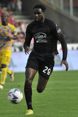 Salernitana 'dan Boulaye Dia, İtalya Serie A ligi maçında Salernitana - Spezia final maçı, Salernitana 1, Spezia 0, Arechi Stadyumu' nda oynandı..